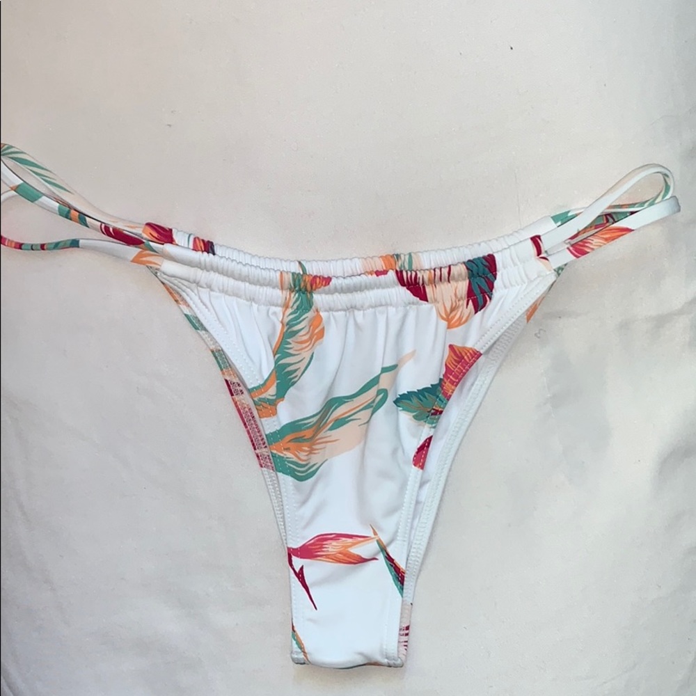 NWOT Roxy Lahaina Bay Mini Bikini Bottoms